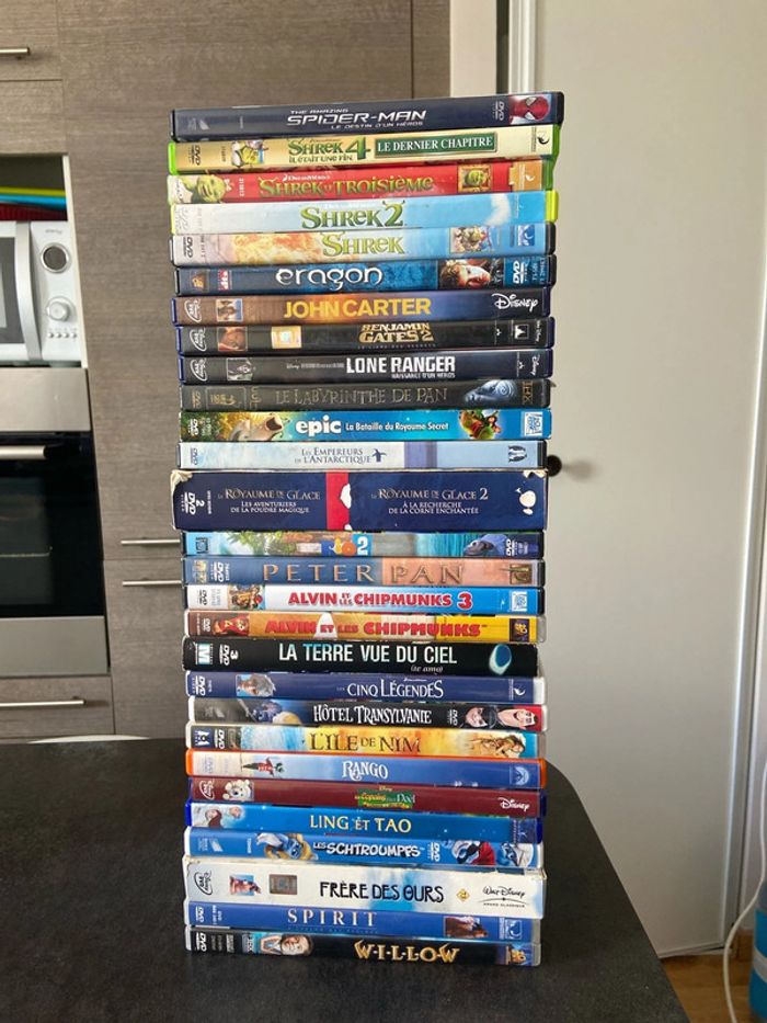 Lot de 17 DVD thème enfant