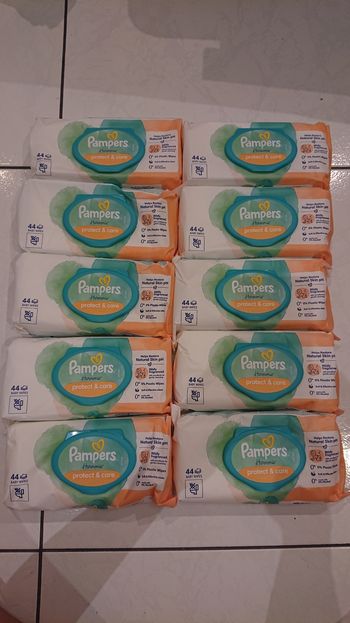10  paquets de lingettes Pampers