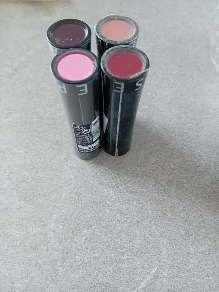 Lot de 4 rouge 15 euros à lèvre Sephora Neuf ou 5 euros à l unité - photo numéro 2