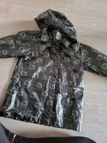 Trench impermeable hello kitty by h&m 4/5 ans