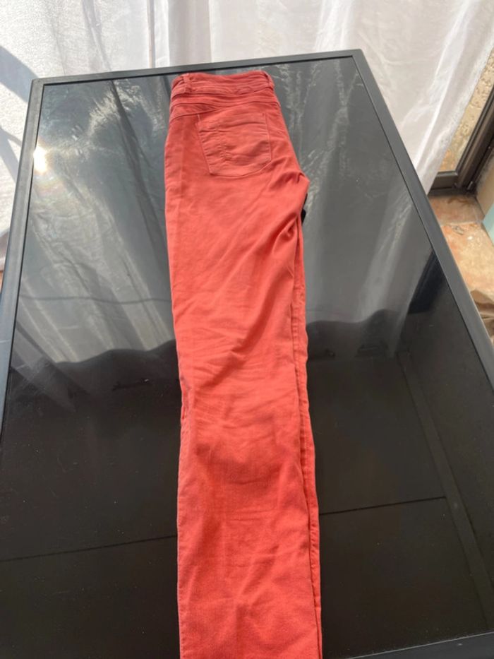 Joli pantalon rouge en taille 40 - photo numéro 2