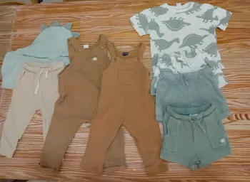 Lot de vêtements été salopettes, shorts, tee-shirt