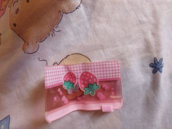 Trousse fraise qui s ouvre et se ferme en tres bon état