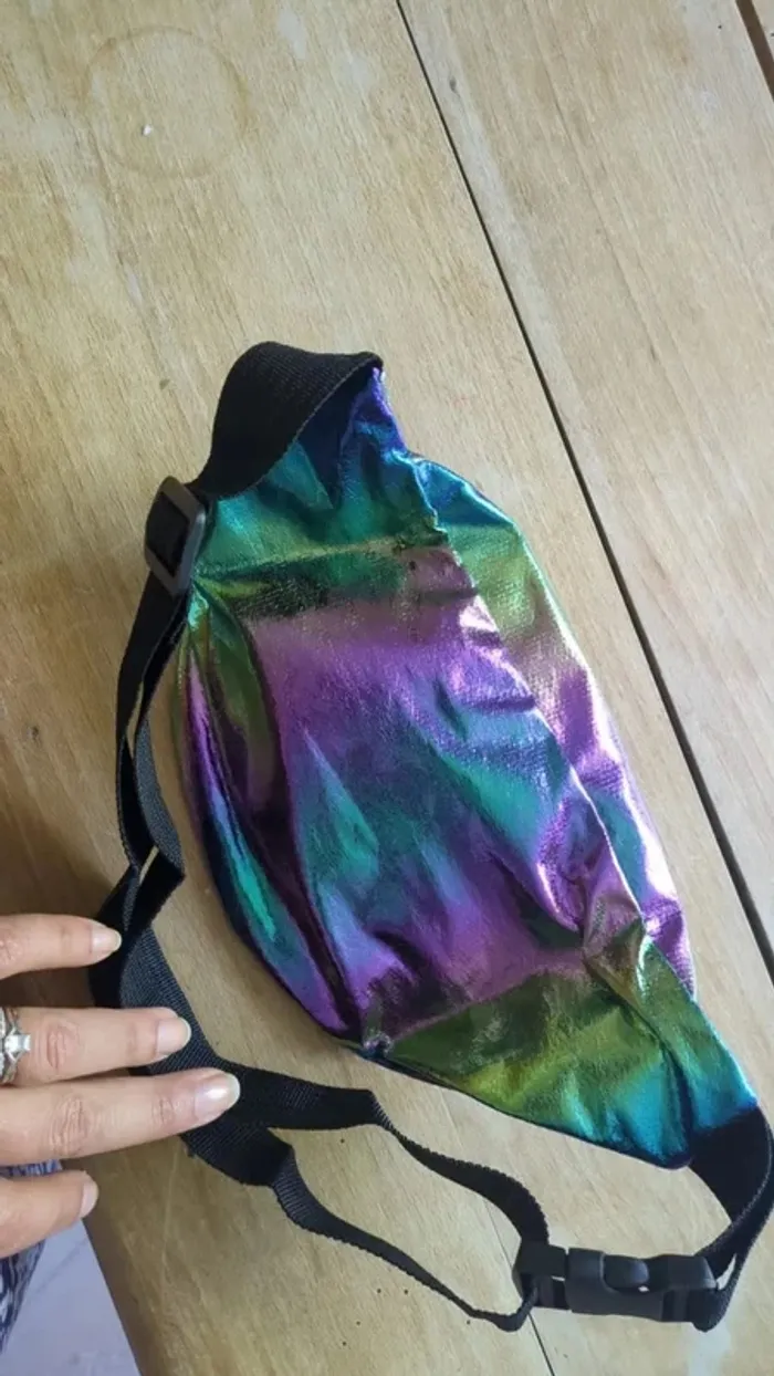 Magnifique banane iridescente multicolore – Accessoire stylé et pratique - photo numéro 2