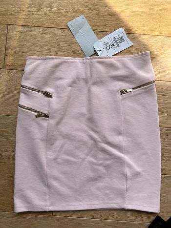 Vends jupe rose neuve Bershka avec étiquette taille s