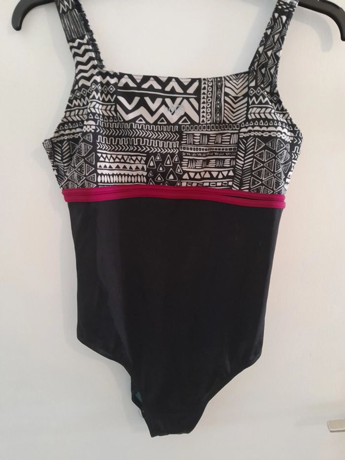 Maillot de bain 1 pièce, taille 40/42, Marque Nabaiji