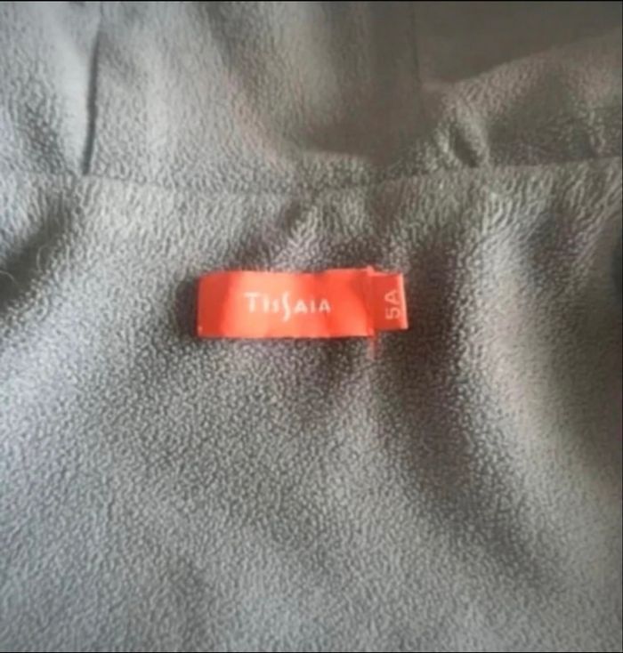 Manteau imperméable à capuche très bon état garçon taille 5 ans couleur gris - photo numéro 10