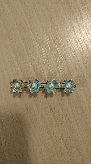 Broche Epingle 4 fleurs et perles Vintage