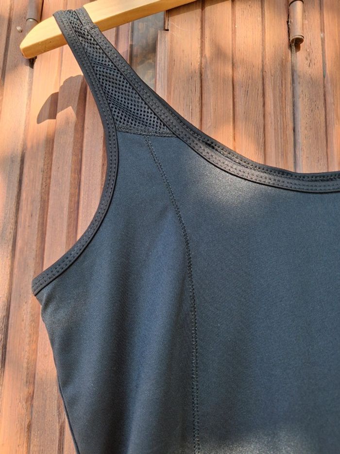 Débardeur de sport brassière incorporé - photo numéro 3