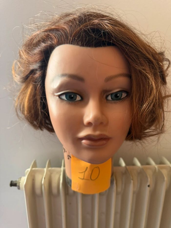 Tête Malléable Professionnelle de Coiffure (Cheveux Châtain Clair Méchés)