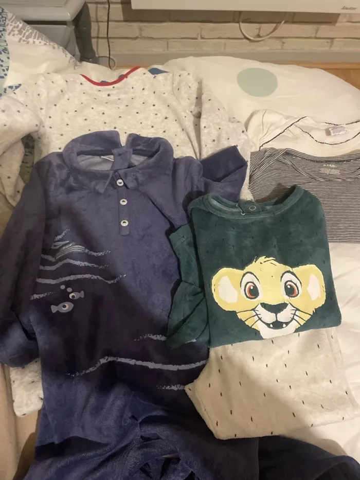Lot 3 pyjamas et body