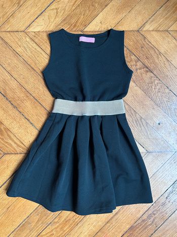 Magnifique robe stretch taille 6/8 ans