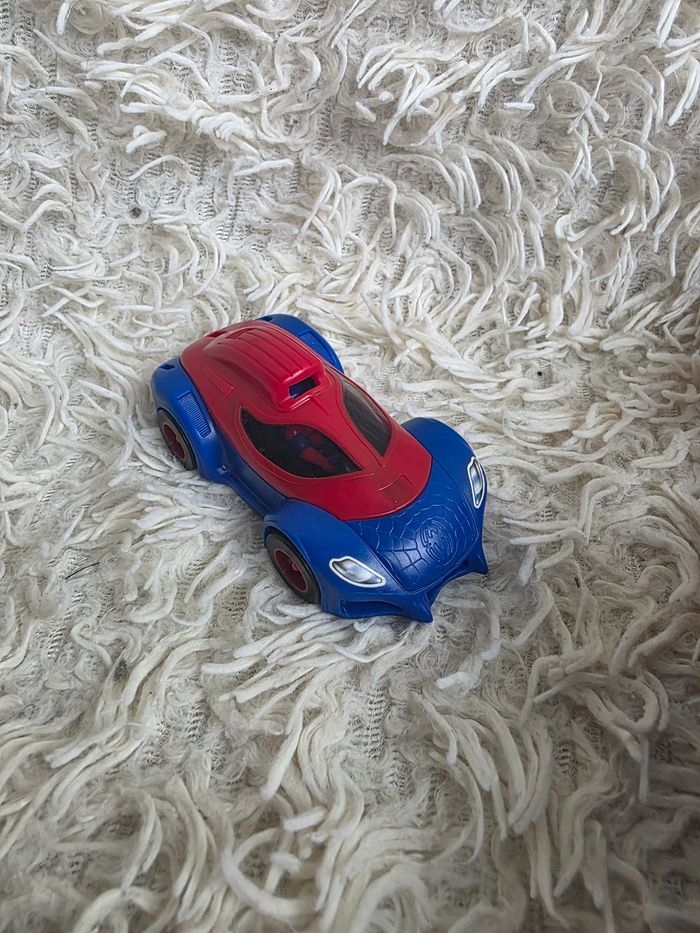 Voiture disney spiderman et spider cochon disneyland paris - photo numéro 3