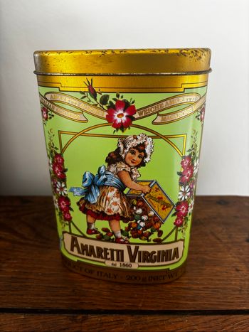 Boîte en métal italienne Amaretti Virginia