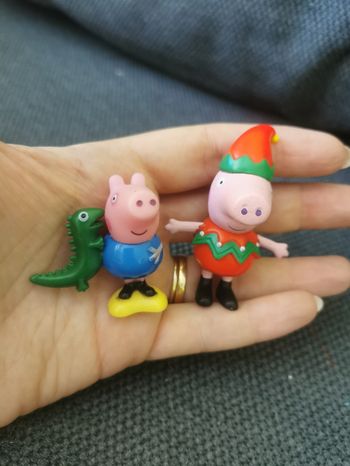 2 figurines peppa pig et gorges