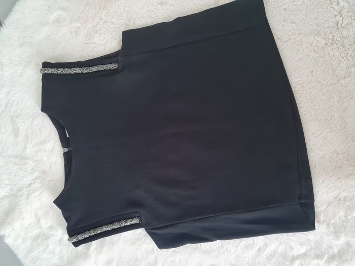 Haut Mango Noir avec détails perles