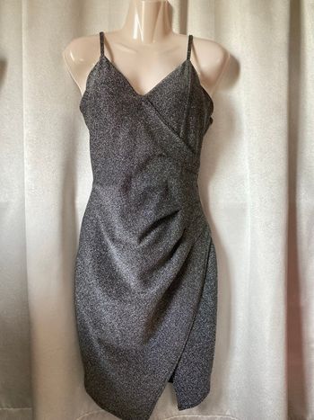 Jolie robe noire argentée taille unique jusqu'au 40
