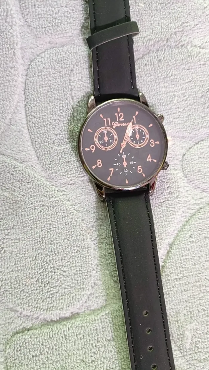 Montre homme noir et doré neuve