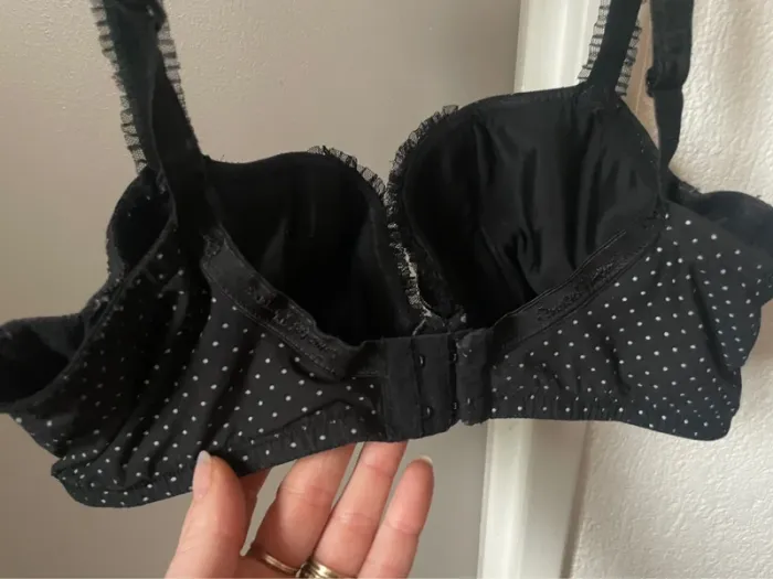 Soutien gorge à pois - photo numéro 2