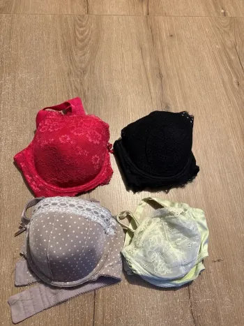Lot de 4 soutien gorge 80D
