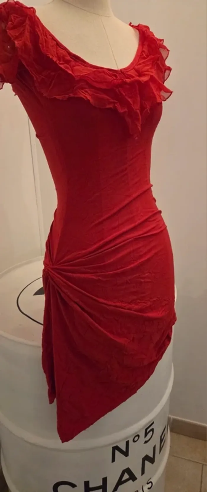 Robe rouge moulante asymétrique – Griffin – T. 36/38 - photo numéro 2