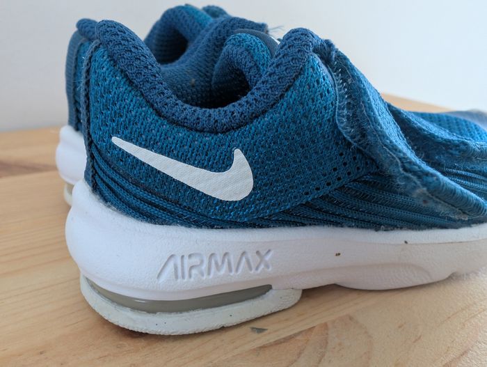 Baskets Nike Advantage 2 pointure 18,5 - photo numéro 3