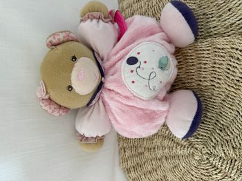 Peluche ourson Kaloo Petite Rose avec anneau de dentition, taille moyenne