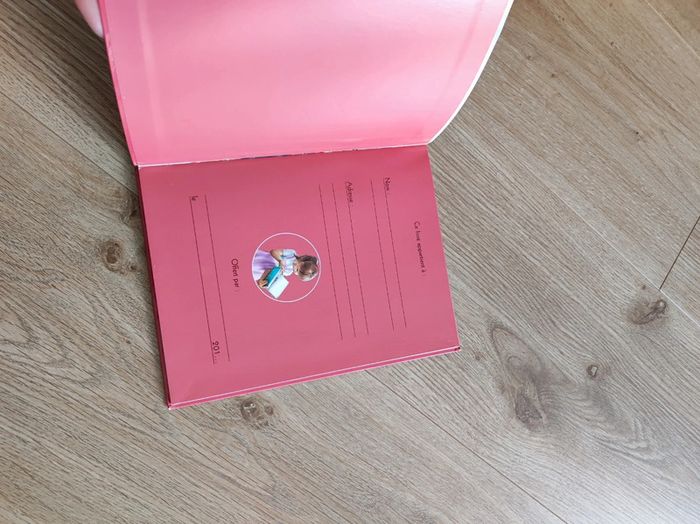 Je commence à lire - Martine garde son petit frère, fait du théâtre, apprends à nager - photo numéro 12