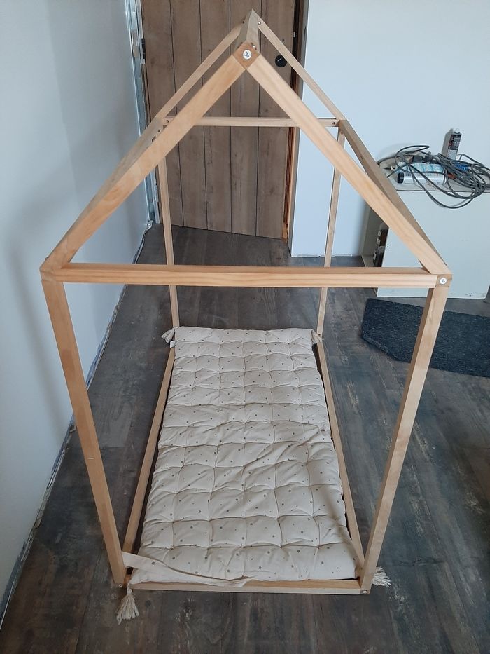 Cabane en bois et tapis de sol - photo numéro 4