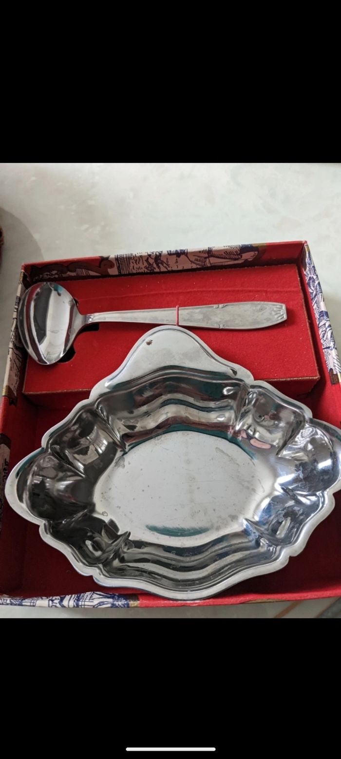 Magnifique soupière et sa cuillère assortie en inox. - photo numéro 3