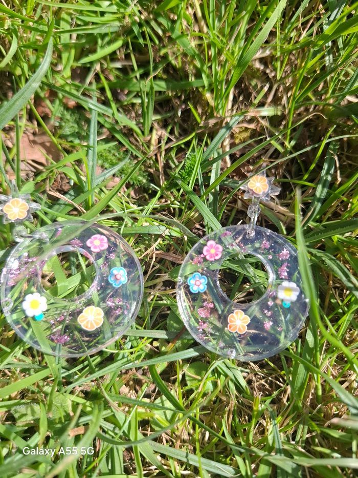 🌼 Jardin pastel – Boucles d’oreilles fleuries et délicates - photo numéro 3