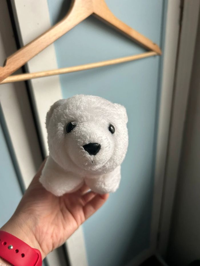 Ours blanc peluche