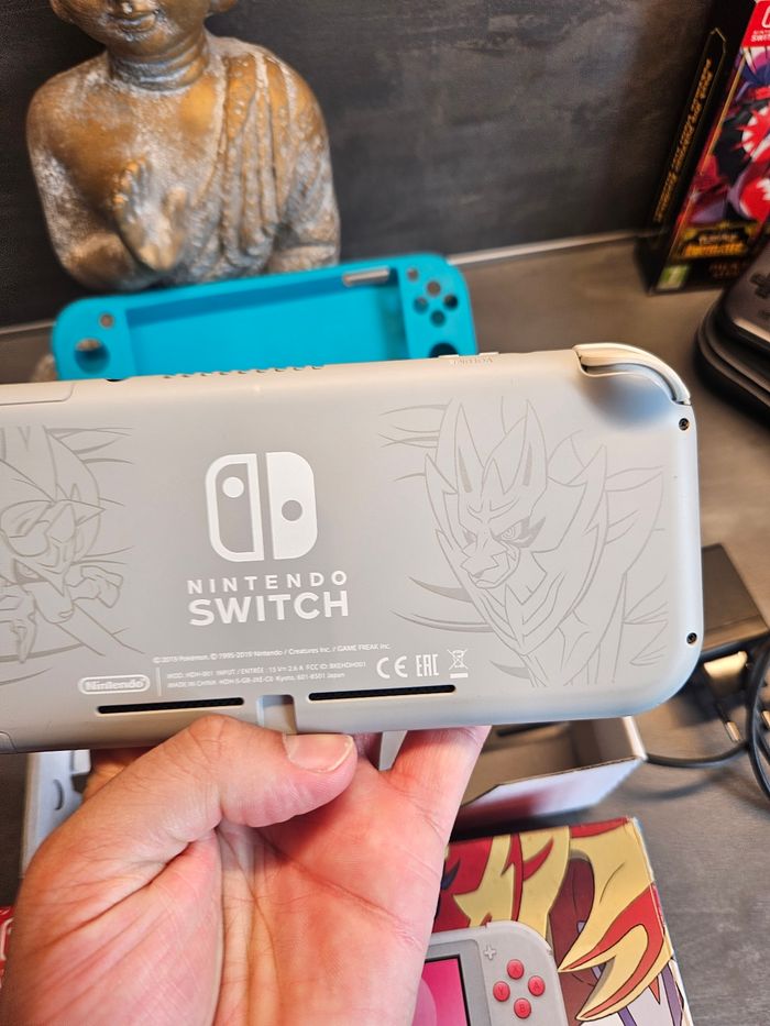 Nintendo Switch Lite Édition Zacian & Zamazenta – Très bon état + boîte d'origine - photo numéro 2