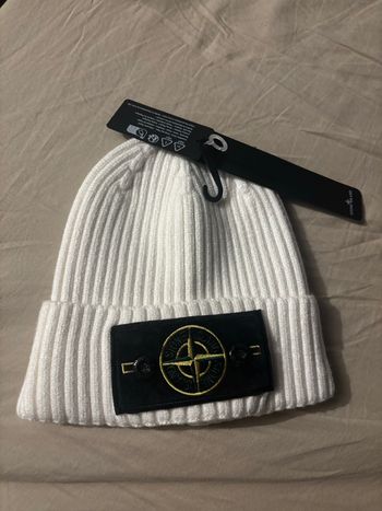 Bonnet blanc neuf avec étiquette