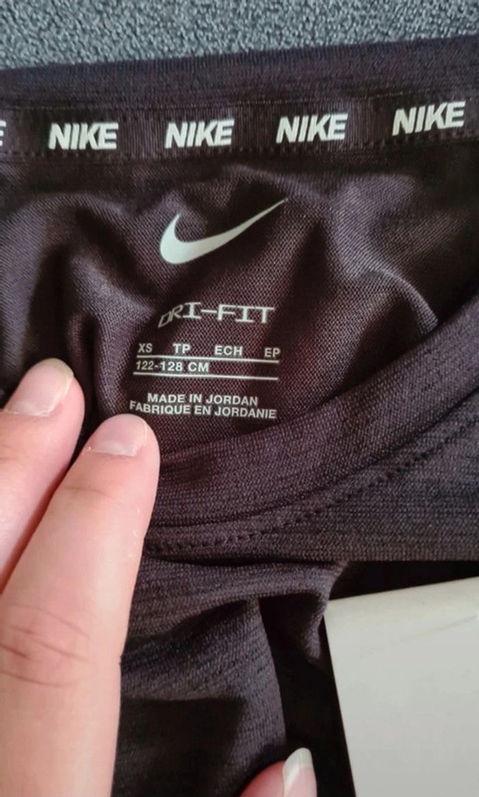 T-shirt Nike, taille XS : 7-8 ans. Neuf - photo numéro 3