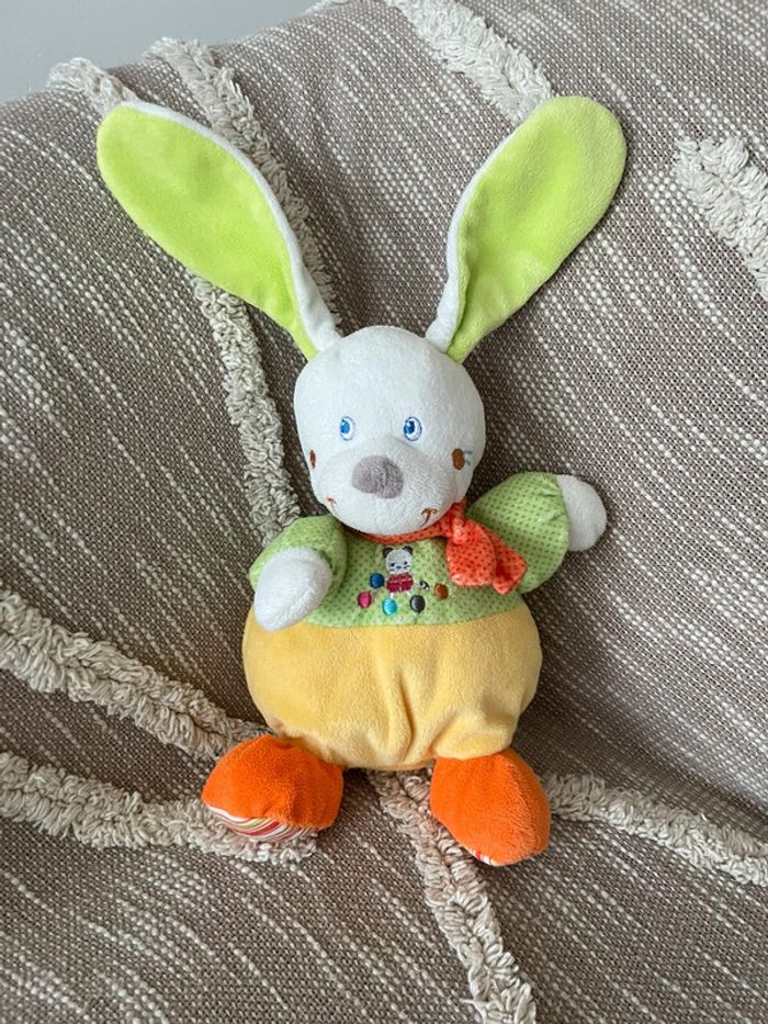 Peluche doudou 23cm mots d’enfants lapin vert et jaune très bon état