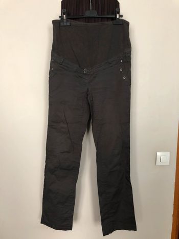 Pantalon gris de grossesse