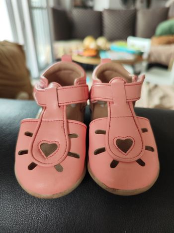 Sandale à bout fermé rose fille H&M 21