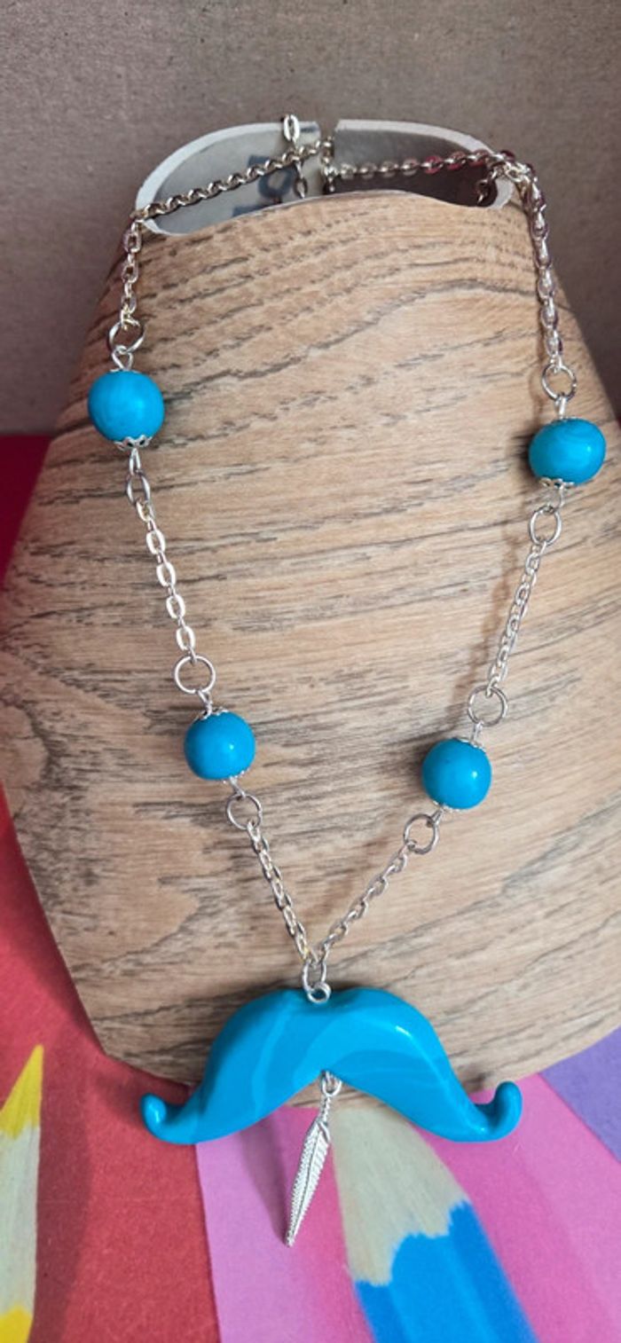 Collier sautoir moustache turquoise fimo - photo numéro 3