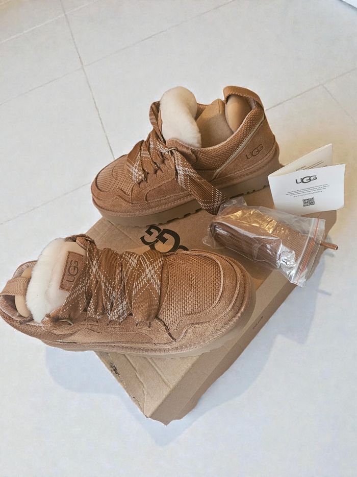 Ugg Lownel taille 44 neuves