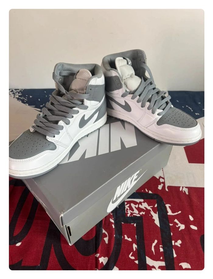 Air Jordan 1 High rétro Og taille 38 grise et blanche - photo numéro 3