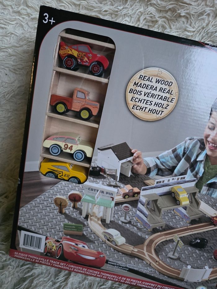Circuit en bois disney cars avec voiture kidkraft - photo numéro 2