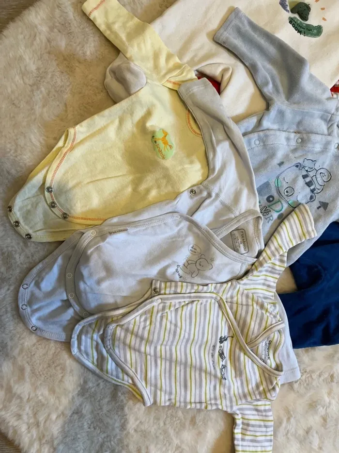 Lot pyjama/body 3 mois - photo numéro 2