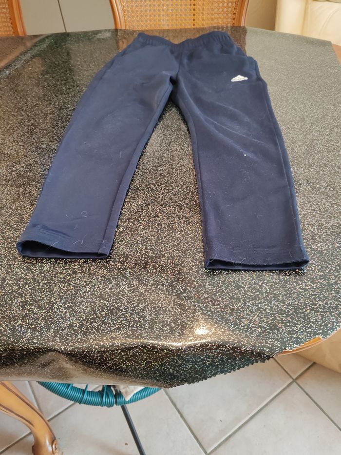 Pantalon adidas 7 ans 128 cm.