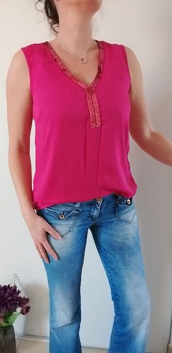 Joli top à sequins rose fushia