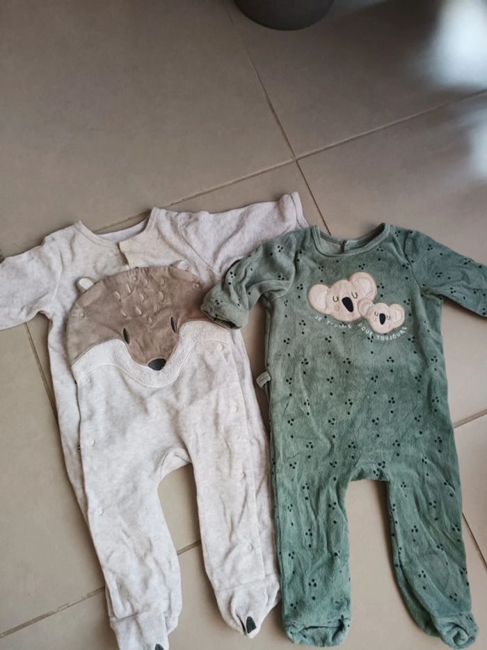 Pyjamas taille 9 mois