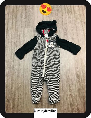 Combinaison pour bébé taille 12mois  en très bonne état Disney 🧸
