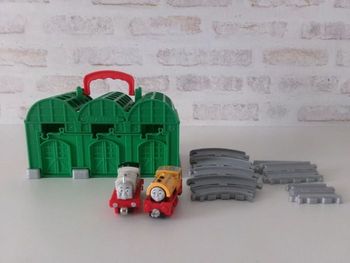Gare / station de train / locomotive Thomas et ses amis