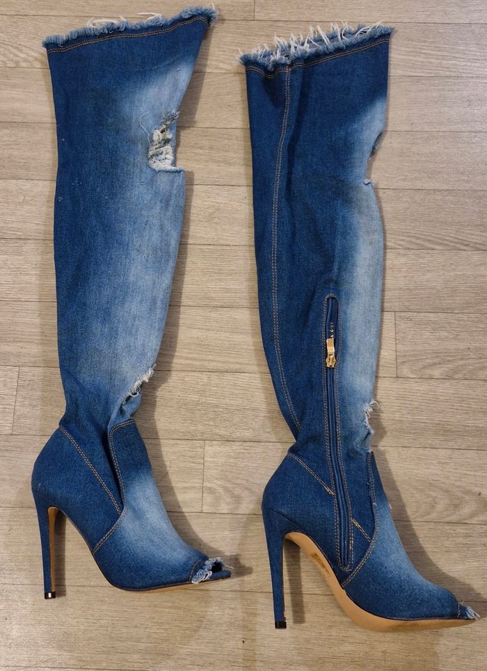 Bottes à talons rares et originales en denim (jean) effet trouées - photo numéro 5