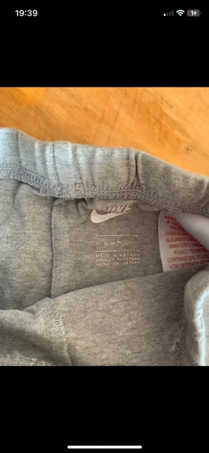 Ensemble survêtement Nike taille 3 ans - photo numéro 5